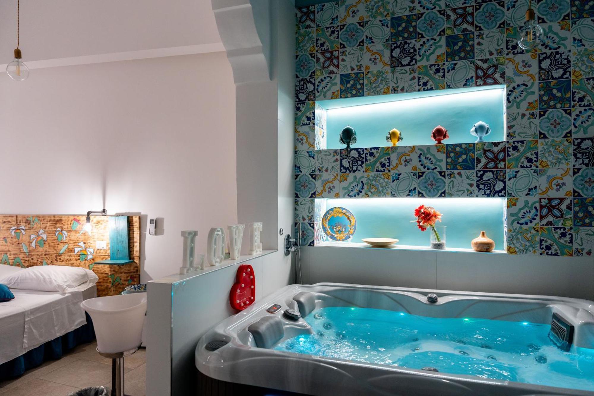 Palazzo Nicolaus Del Borgo Antico Bed & Breakfast Бари Екстериор снимка